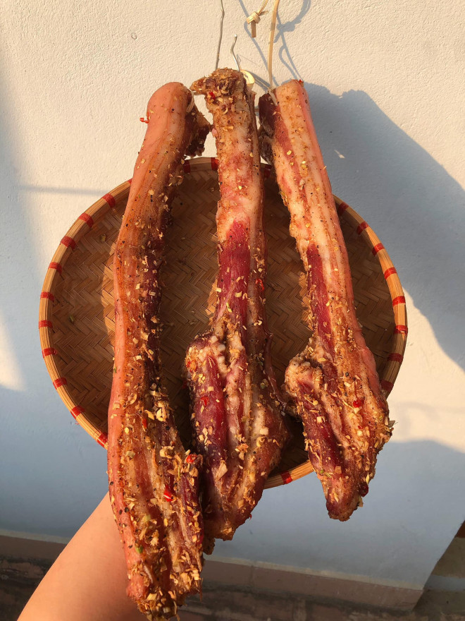 Nắng nóng đặc biệt gay gắt thì đem thịt ra phơi, làm 1 ngày có món ngon ăn cả năm không chán-4