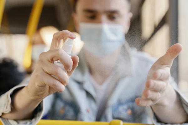 5 việc cần tránh khi sử dụng phương tiện giao thông công cộng trong mùa dịch COVID-19-4