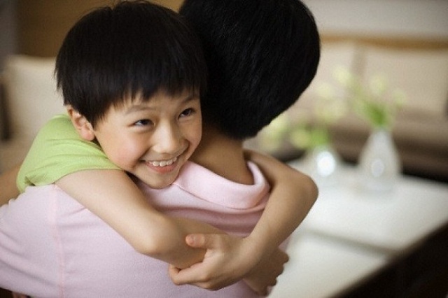 Buổi tối trước khi đi ngủ, mẹ nhất định phải hỏi trẻ những câu này, về sau trẻ sẽ biết ơn rất nhiều!-4