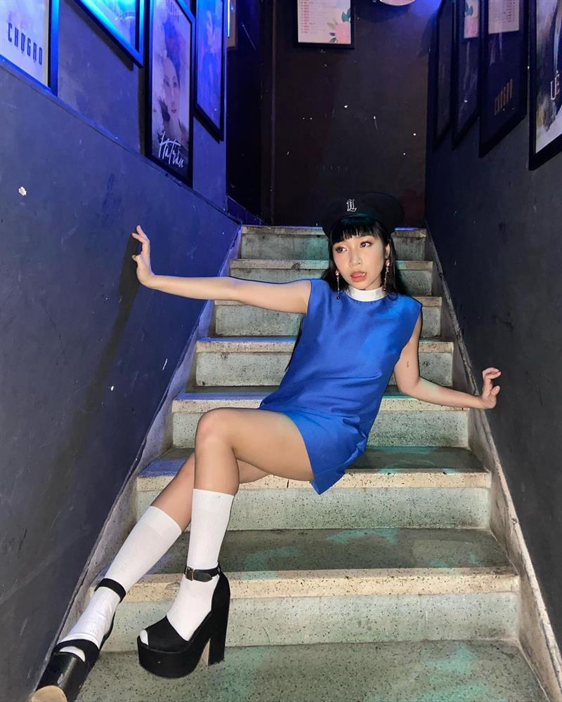 Con gái Mỹ Linh tiếp tục thả rông sau màn khoe vòng 3 táo bạo, soi style thường ngày lại càng bất ngờ hơn nữa-10