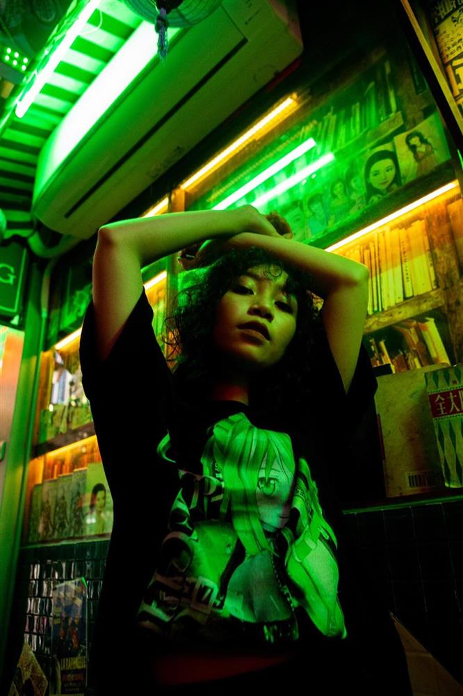 Con gái Mỹ Linh tiếp tục thả rông sau màn khoe vòng 3 táo bạo, soi style thường ngày lại càng bất ngờ hơn nữa-11