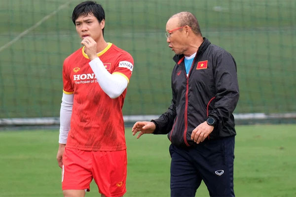 Trọng tài bắt trận Việt Nam - Indonesia từng thăm Hoàng thành Thăng Long-3
