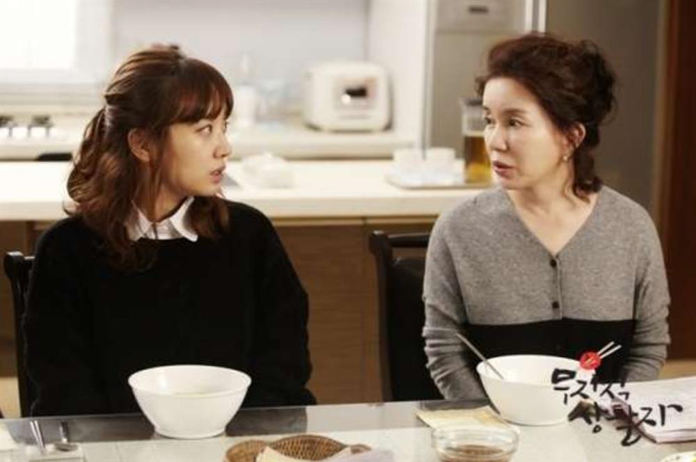 Mẹ chồng trách con dâu nấu ăn không có tâm, đòi ngày nào cơm cũng phải có thịt cá, con dâu đáp 1 câu khiến bà im bặt-2