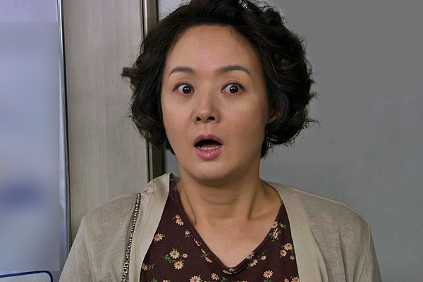 Đi làm về sớm, thấy xe của chồng trên phố, tôi hào hứng gọi cho anh ấy, nhưng cảnh tượng tiếp theo không thể chấp nhận được!-3