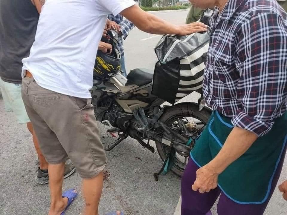 Mặc áo chống nắng đi xe máy, người phụ nữ mang bầu gặp tai nạn kinh hoàng: Lời cảnh tỉnh cho chị em mỗi khi ra đường vào mùa hè-2
