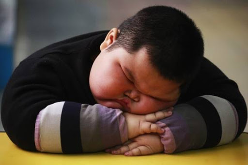 Cậu bé 1 tuổi nặng hơn 22kg, trung bình một ngày ăn 15 bữa, cuộc sống 6 năm sau khiến ai nấy giật mình-6