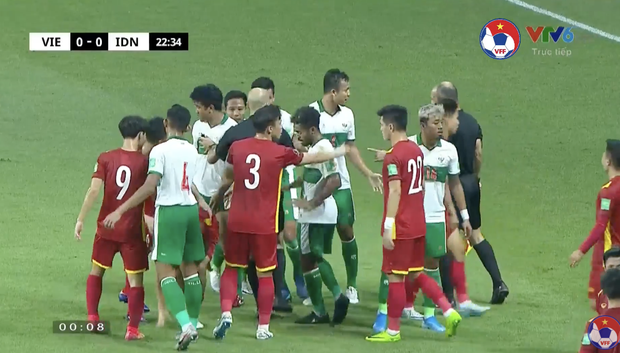 Xem trận Việt Nam VS Indonesia, muốn hét thất thanh giữa đêm: Đá bóng hay đá người?-3