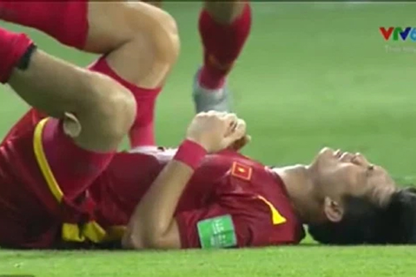 Tiền vệ Tuấn Anh bị treo giò sau trận thua Saudi Arabia-3