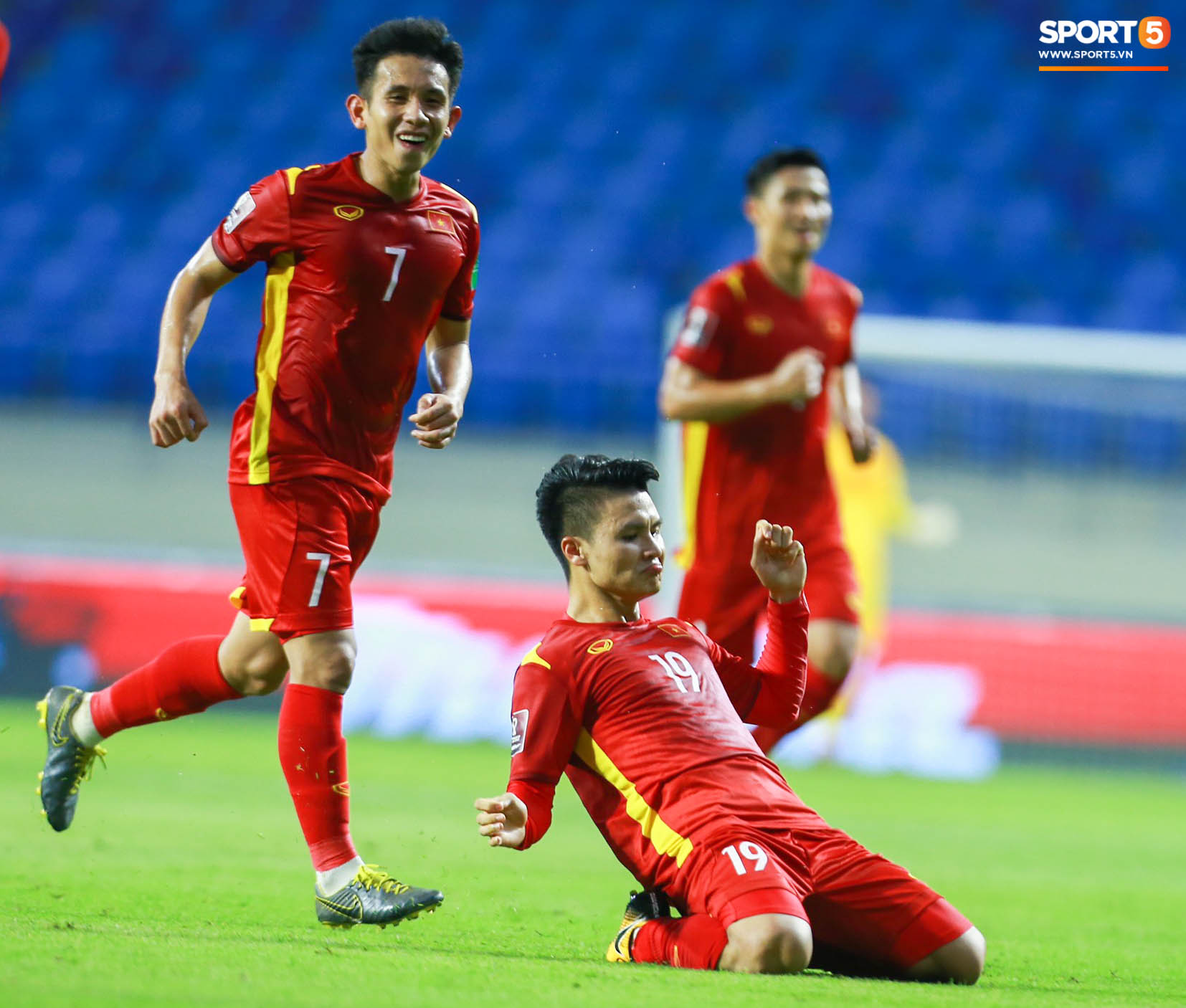 Những khoảnh khắc tuyệt đẹp của tuyển Việt Nam khiến người hâm mộ đổ rần rần-9