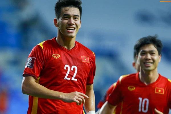 Công Phượng nổi giận vì bị đá xấu, cố kiềm chế không đánh cầu thủ Indonesia-13