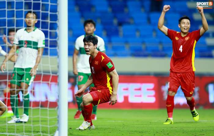 Công Phượng nổi giận vì bị đá xấu, cố kiềm chế không đánh cầu thủ Indonesia-8