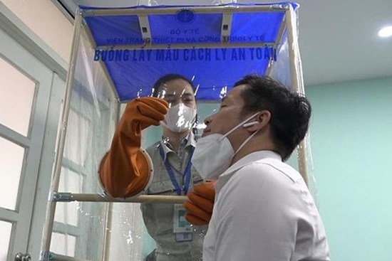 Cận cảnh buồng lấy mẫu xét nghiệm Covid-19 siêu di động