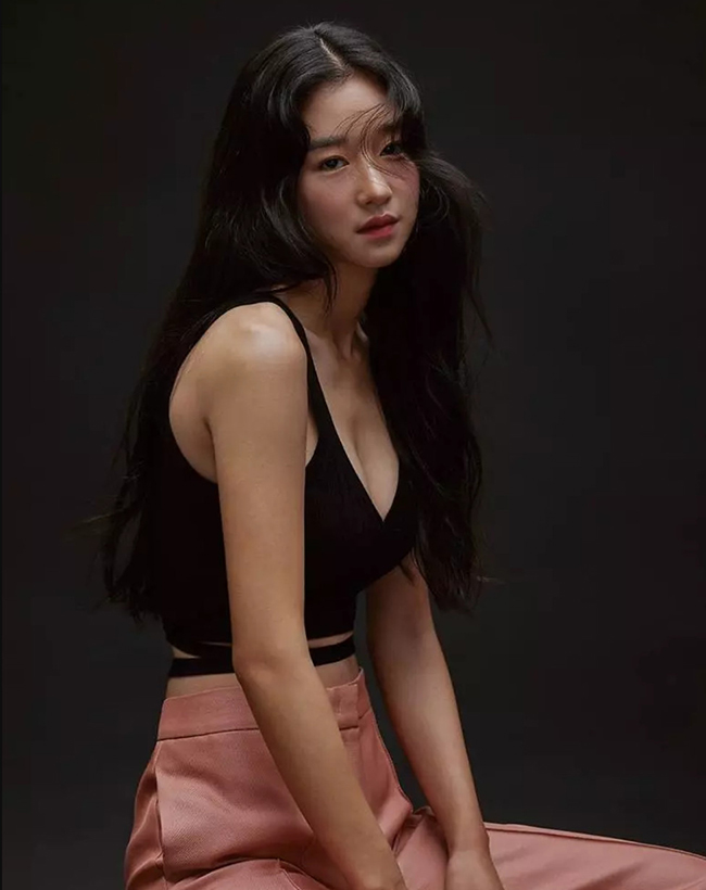 Đi làm về sớm, thấy xe của chồng trên phố, tôi hào hứng gọi cho anh ấy, nhưng cảnh tượng tiếp theo không thể chấp nhận được!-1