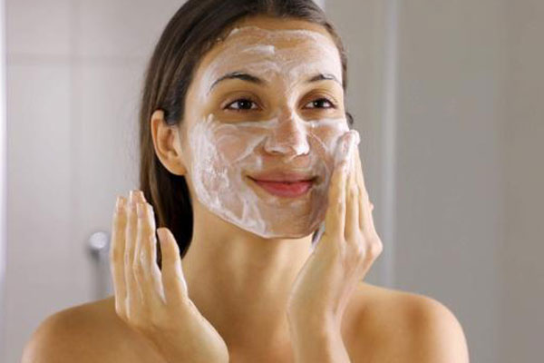 Combo da dầu mụn kinh khủng khiếp: Bước làm sạch da nên dùng gì và tránh gì?-6