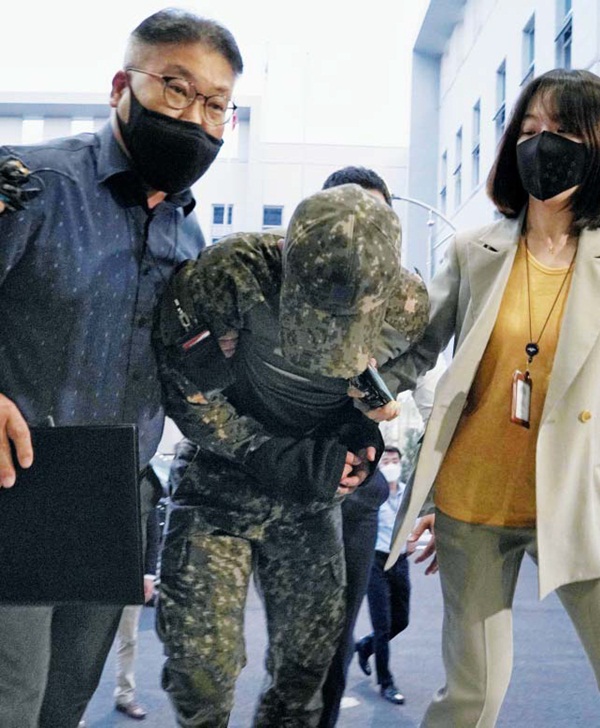 Vụ nữ sĩ quan Hàn Quốc bị các đồng đội cưỡng hiếp: Nạn nhân tự tử sau khi đăng ký kết hôn 1 ngày cùng loạt tình tiết mới khiến dư luận căm phẫn-4