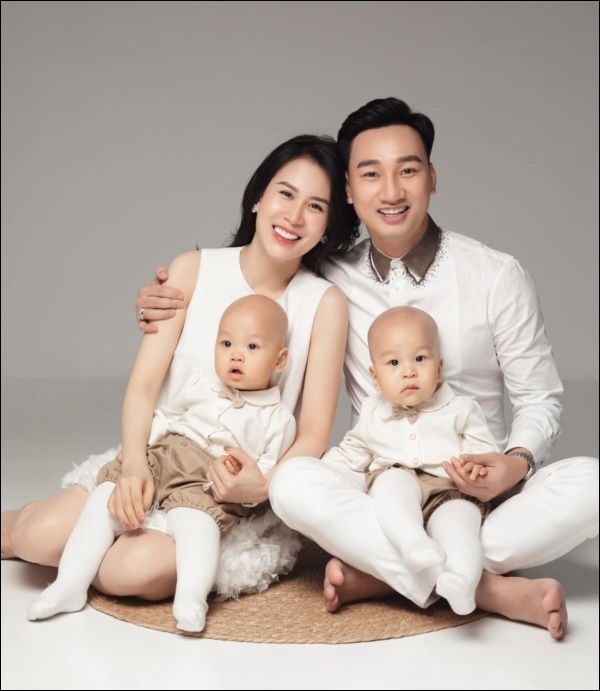 Tiếp sức chồng cổ vũ tuyển bóng đá Việt Nam, bà xã MC Thành Trung nấu toàn món ngon, đặc biệt có sá sùng khô chiên giòn hấp dẫn-1