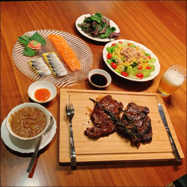 Tiếp sức chồng cổ vũ tuyển bóng đá Việt Nam, bà xã MC Thành Trung nấu toàn món ngon, đặc biệt có sá sùng khô chiên giòn hấp dẫn-5