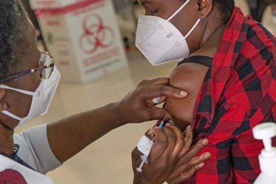 Phát hiện mới: SARS-CoV-2 đột biến hơn 32 lần trong 216 ngày trú ngụ trong cơ thể 1 bệnh nhân HIV