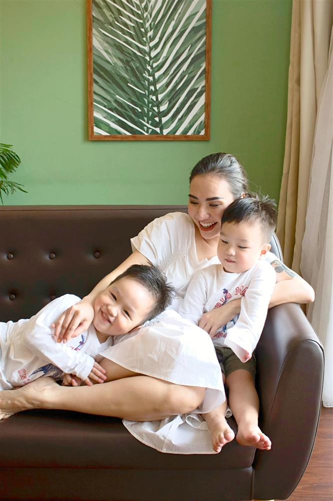 Hot mom Quỳnh Trâm đi ngược quan niệm Phải yên lặng khi con ngủ khiến nhiều mẹ giật mình, tiết lộ bí kíp luyện con ngủ với tiếng ồn cực hay-9