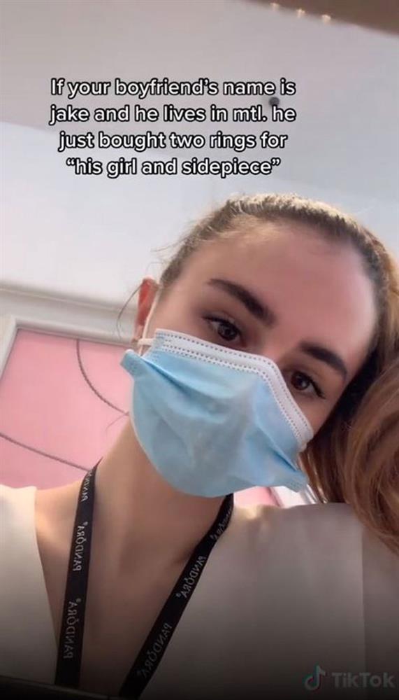 Nhân viên trang sức vạch trần người đàn ông lừa dối bạn gái khi mua nhẫn cho 2 người phụ nữ-1