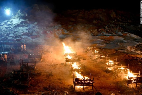 Người ta bỏ xác chết trước cửa, chẳng nói gì: Nhân viên lò hỏa táng Ấn Độ nhớ về những ngày kinh hoàng-7