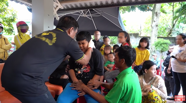 Cậu IT khiến nhiều người hoang mang khi ám chỉ thêm một đệ tử của ông Võ Hoàng Yên thường chữa bệnh câm điếc bẩm sinh cũng nổi tiếng, thường đi từ thiện không thua kém-3