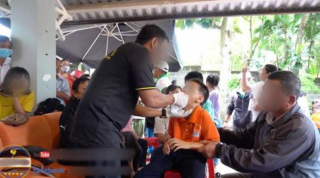 Cậu IT khiến nhiều người hoang mang khi ám chỉ thêm một đệ tử của ông Võ Hoàng Yên thường chữa bệnh câm điếc bẩm sinh cũng nổi tiếng, thường đi từ thiện không thua kém-1