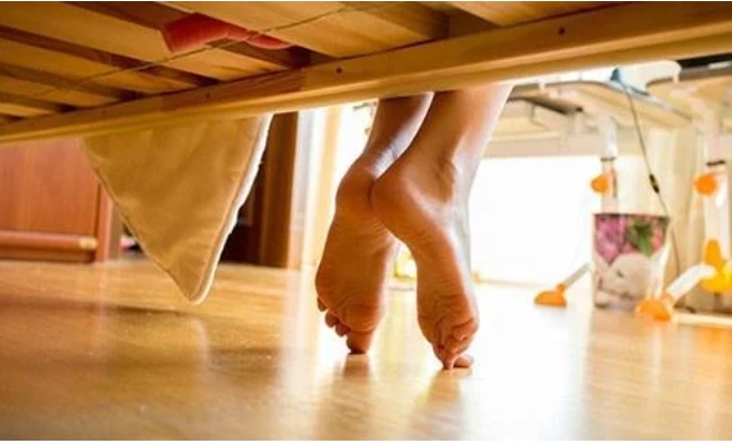 Gầm giường rộng đến đâu cũng không được để đồ linh tinh kẻo rước xui xẻo, đặc biệt là 3 món đại kỵ này-2