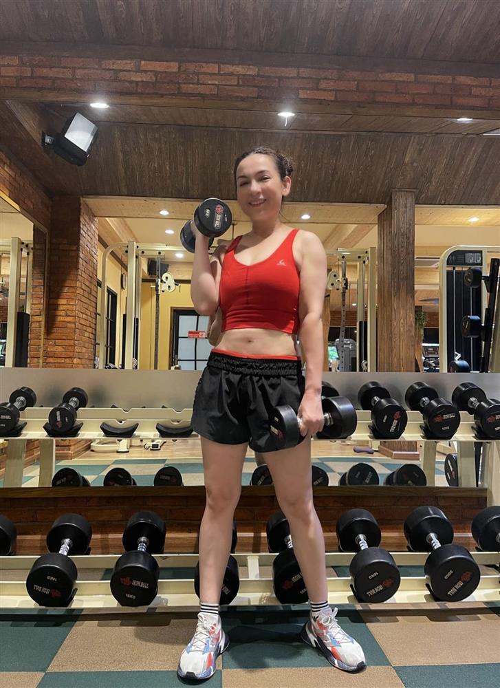 Phi Nhung và điểm tuyệt phẩm sắc vóc ở tuổi U50: Đỉnh đến độ cứ diện quần short là hội gái 20 cũng phải trầm trồ-11