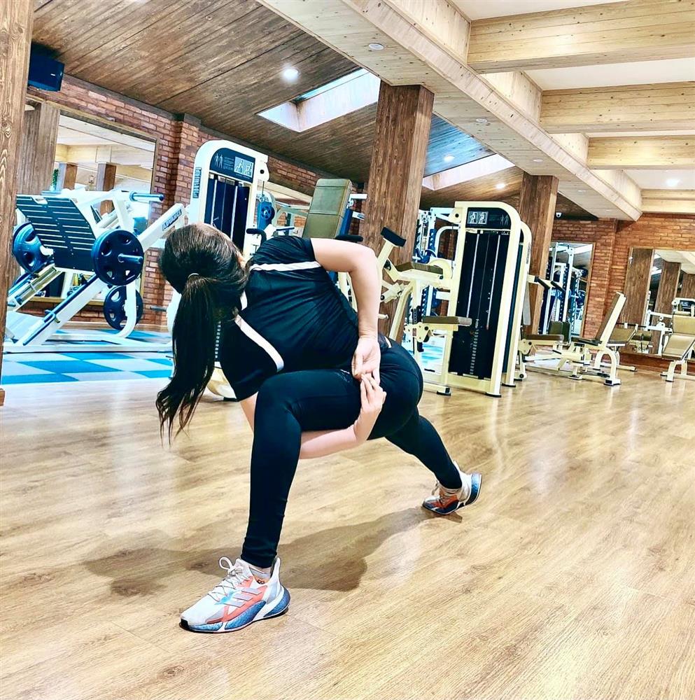 Phi Nhung và điểm tuyệt phẩm sắc vóc ở tuổi U50: Đỉnh đến độ cứ diện quần short là hội gái 20 cũng phải trầm trồ-14