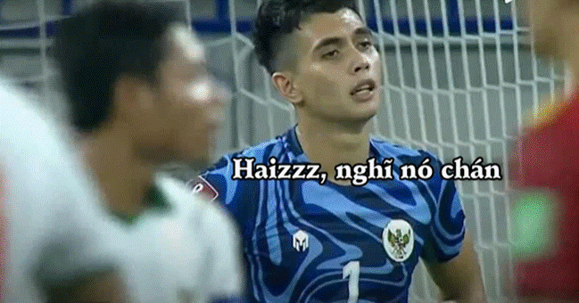 Méo mặt trên sân vì bị ĐT Việt Nam xoay như chong chóng, thủ thành đẹp trai của Indonesia lại được chú ý vì chuyện tình với vợ kém sắc”-1