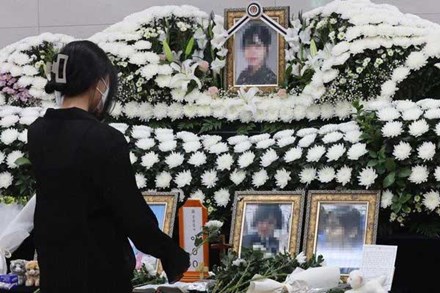 Vụ nữ sĩ quan Hàn Quốc tự tử: Gia đình tiết lộ số kẻ cưỡng bức trong doanh trại, clip hình ảnh của nạn nhân từng bị đồng đội tung lên mạng