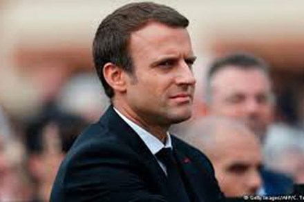 Tổng thống Pháp bị tát trong lúc đi dạo