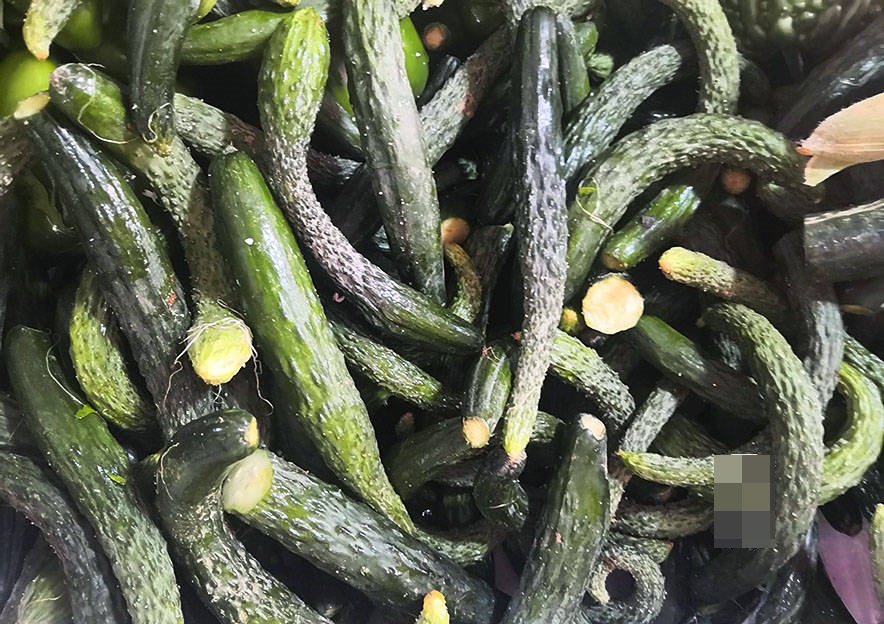 Mùa hè thích ăn salad nhưng khi mua dưa chuột nên chọn loại thẳng hay cong? Cà chua, chọn loại 6 lá hay 5 lá?-9