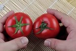 Khi mua cà chua, không biết cách, hãy nhìn 3 nơi để chọn được cà chua ngọt, mọng nước và nhiều thịt-5