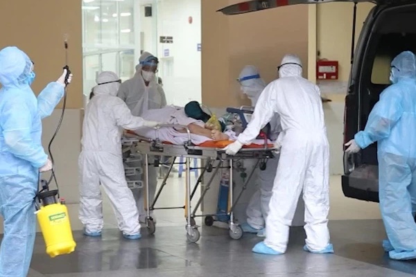 Hành trình đặt ECMO và chuyển chiến sĩ công an mắc COVID-19 về Bệnh viện Chợ Rẫy-1