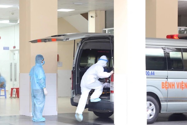 Hành trình đặt ECMO và chuyển chiến sĩ công an mắc COVID-19 về Bệnh viện Chợ Rẫy-8