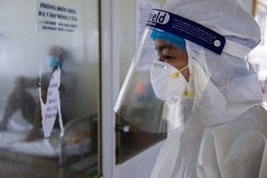 Vì sao Việt Nam không áp dụng biện pháp điều trị F0 tại nhà?