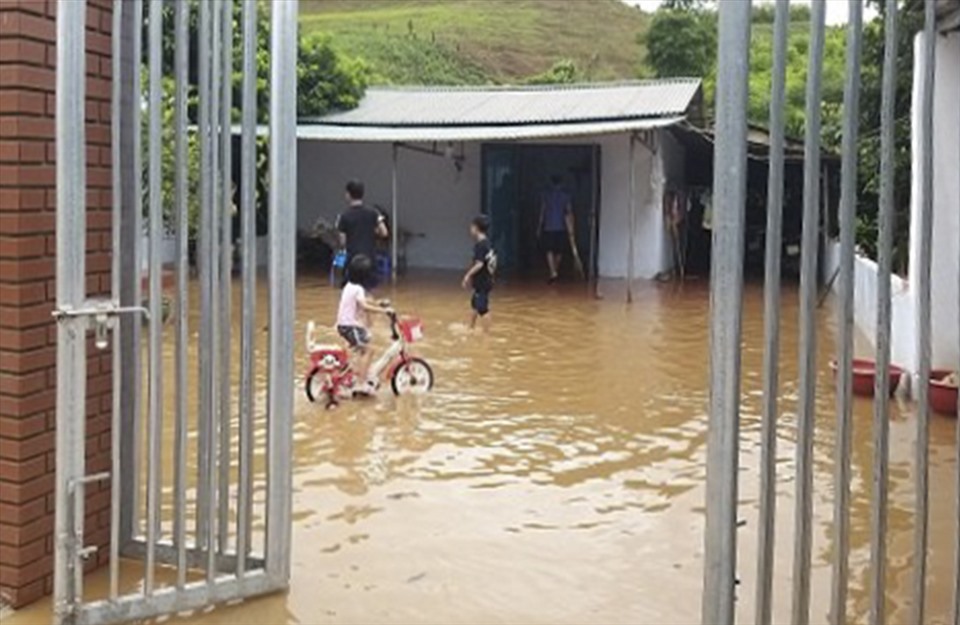Mưa lũ ở Điện Biên cuốn trôi 1 cháu bé, nhiều tài sản thiệt hại-3