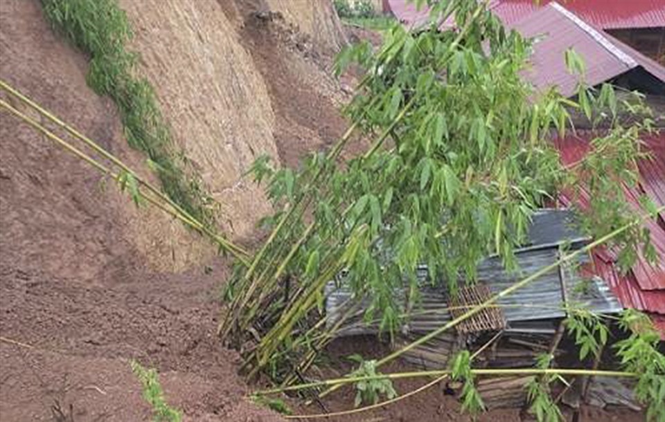 Mưa lũ ở Điện Biên cuốn trôi 1 cháu bé, nhiều tài sản thiệt hại-4