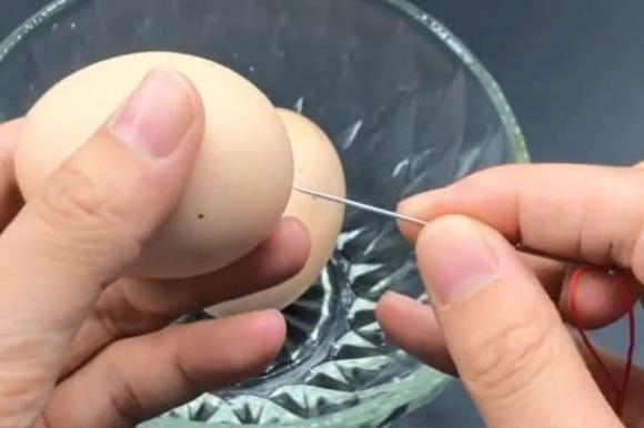 Dùng kim chọc lỗ trên quả trứng, 10 người thì 9 người không biết, học xong sẽ dùng được cả đời-2