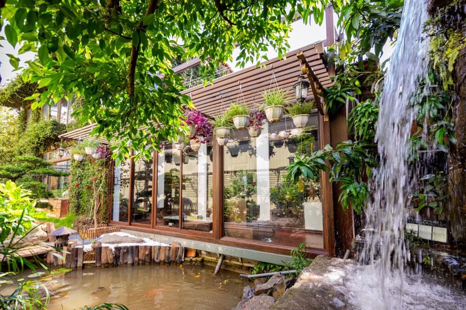 Người đàn ông Hà Nội xây nhà Nhật Bản từ nhôm kính tặng bạn học đặc biệt-2