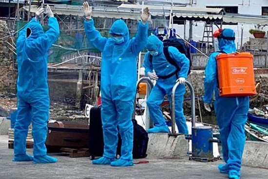 Phong tỏa khách sạn và trung tâm y tế có chuyên gia Nga test nhanh dương tính COVID-19