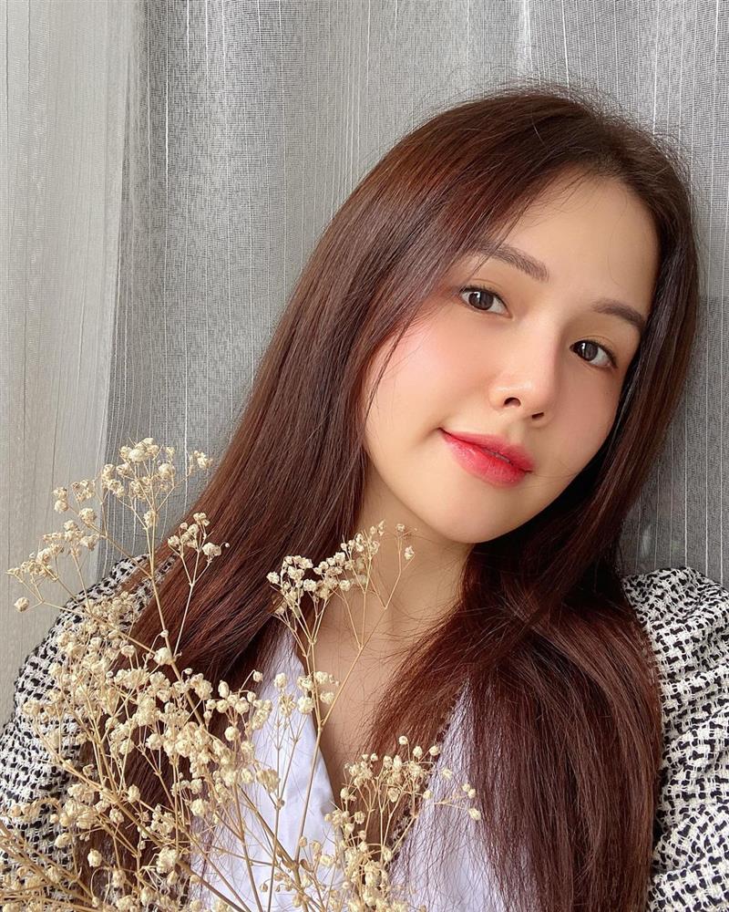 Phanh Lee quanh năm suốt tháng nhuộm nâu, nhưng nhờ cắt 4 kiểu tóc này mà nhan sắc luôn chạm đỉnh-7