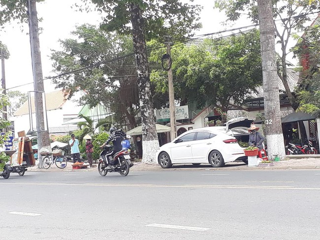 Ngồi siêu xe bán vải thiều, người đàn ông làm vì đam mê-4