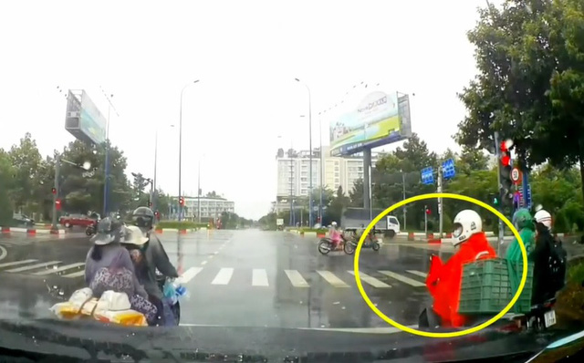 Chỉ một hành động diễn ra trong vài giây, thanh niên đã khiến MXH Việt dậy sóng-1