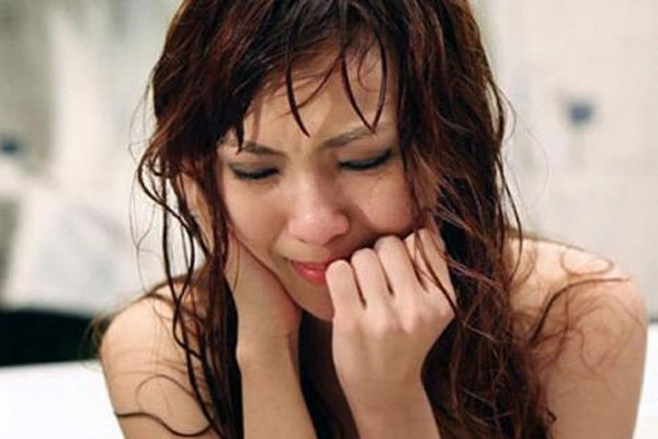 Ngủ gật cạnh đống quần áo bừa bộn, tôi bị mẹ chồng tặng cho một cú tát trời giáng và màn ném vali ra khỏi nhà giữa đêm-3