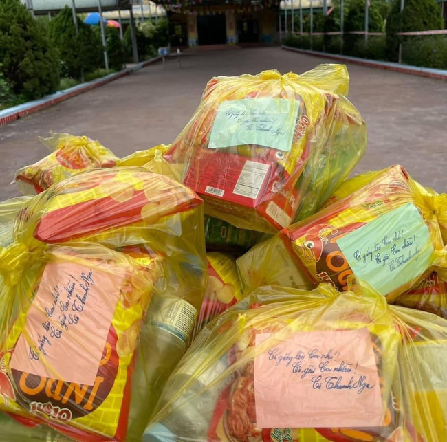 30 học sinh tiểu học là F1 của học sinh lớp 4 mắc COVID-19 ở Hà Tĩnh được đưa đi cách ly tập trung-3