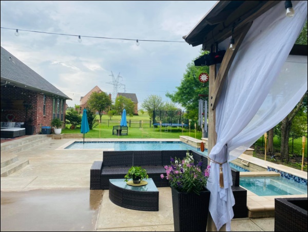 Biệt thự sang trọng, phong cách cổ điển của ca sĩ Hồng Ngọc ở Mỹ có sân vườn rộng và bể bơi đáng sống-13