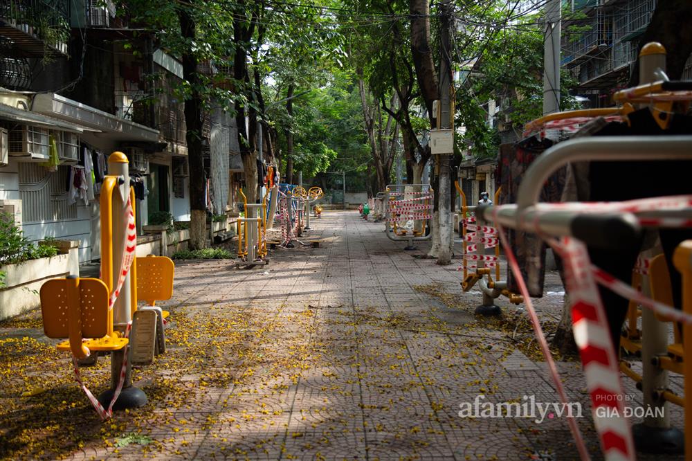 Hà Nội phong tỏa hàng loạt thiết bị tập thể dục ngoài trời để phòng dịch COVID-19-1